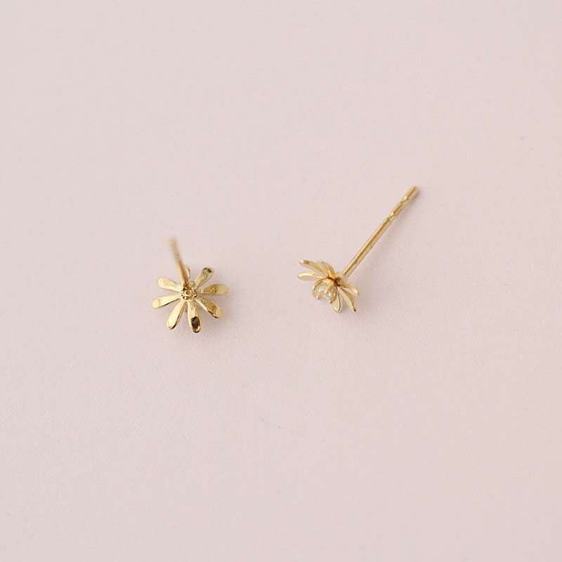 Little Daisys earring studs 9ct solid gold | handmade dainty earring gift | GenY Studio solid gold collection