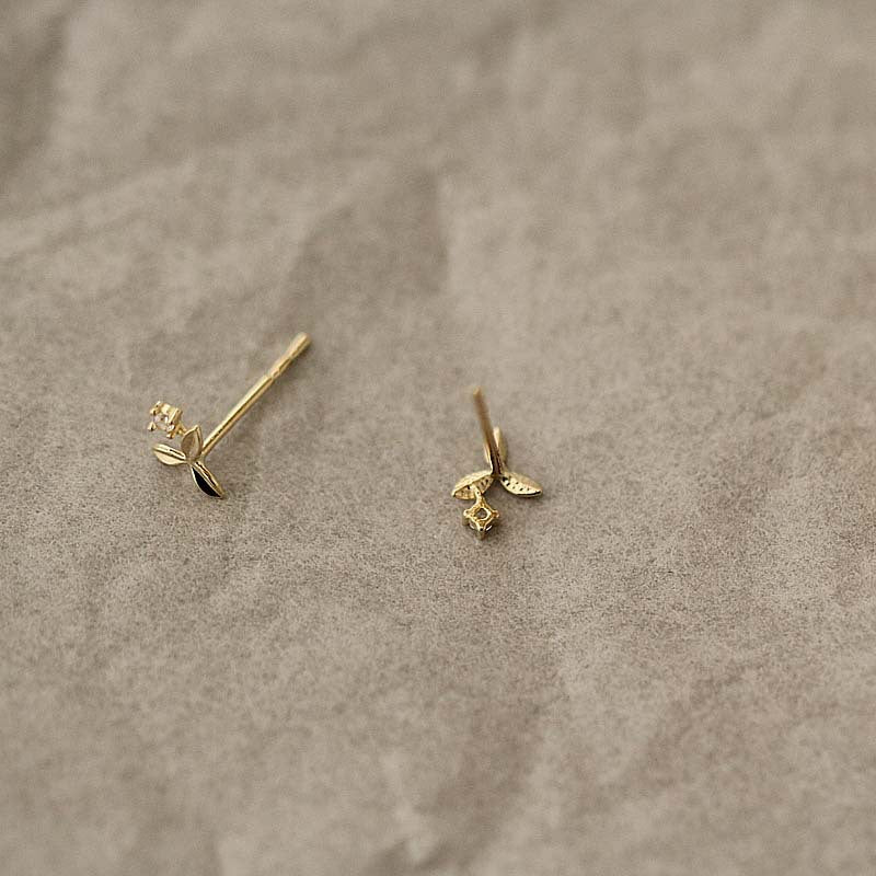 9K Solid Gold Petal Stud Earrings | Minimalist Handmade Jewelry by GenY Studio