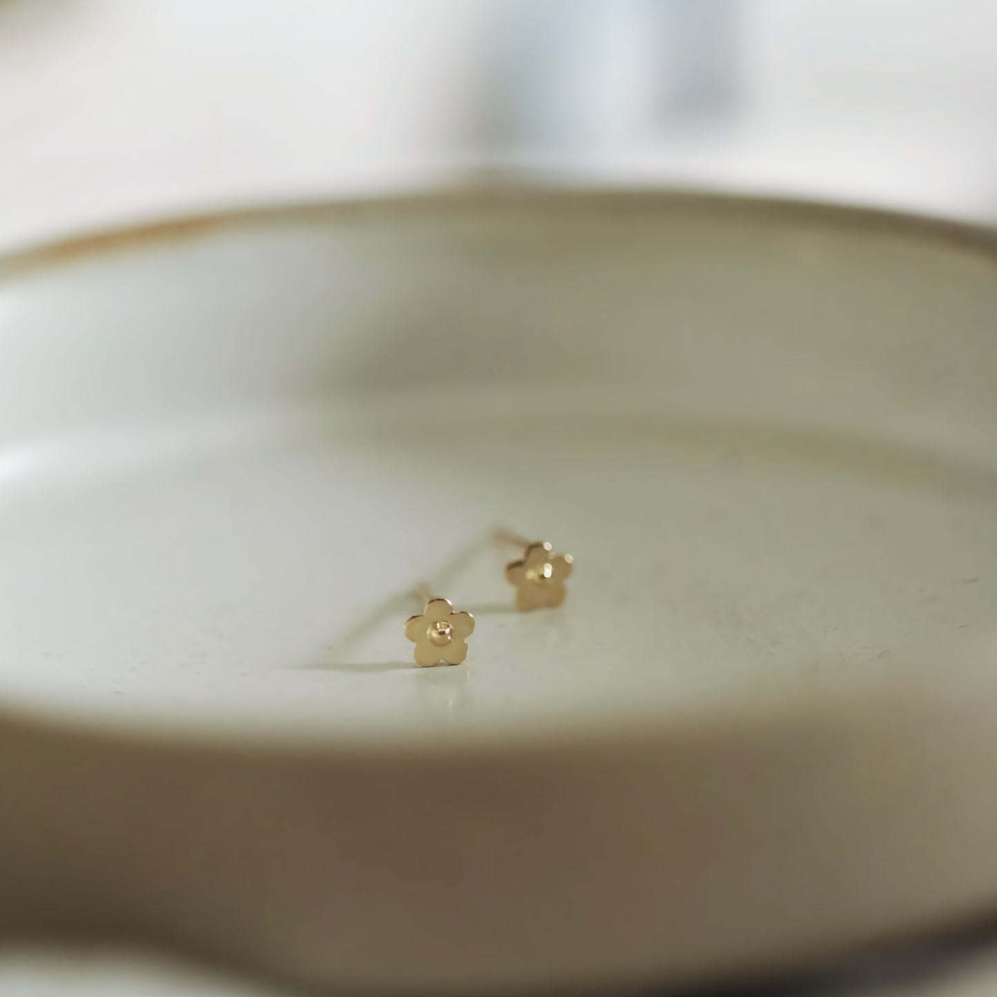 9ct Solid Gold Dainty Flower Stud Earrings | Delightful Jewelry