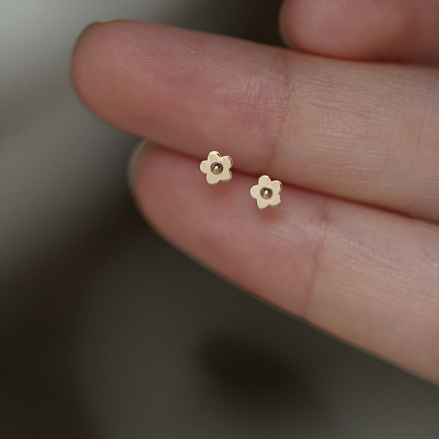 9ct Solid Gold Dainty Flower Stud Earrings | Delightful Jewelry